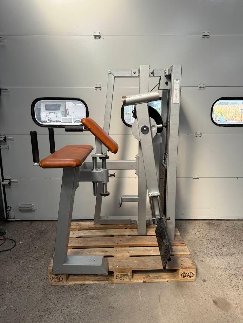 Gym 80 glute kickback/ glutes/ kickback machine