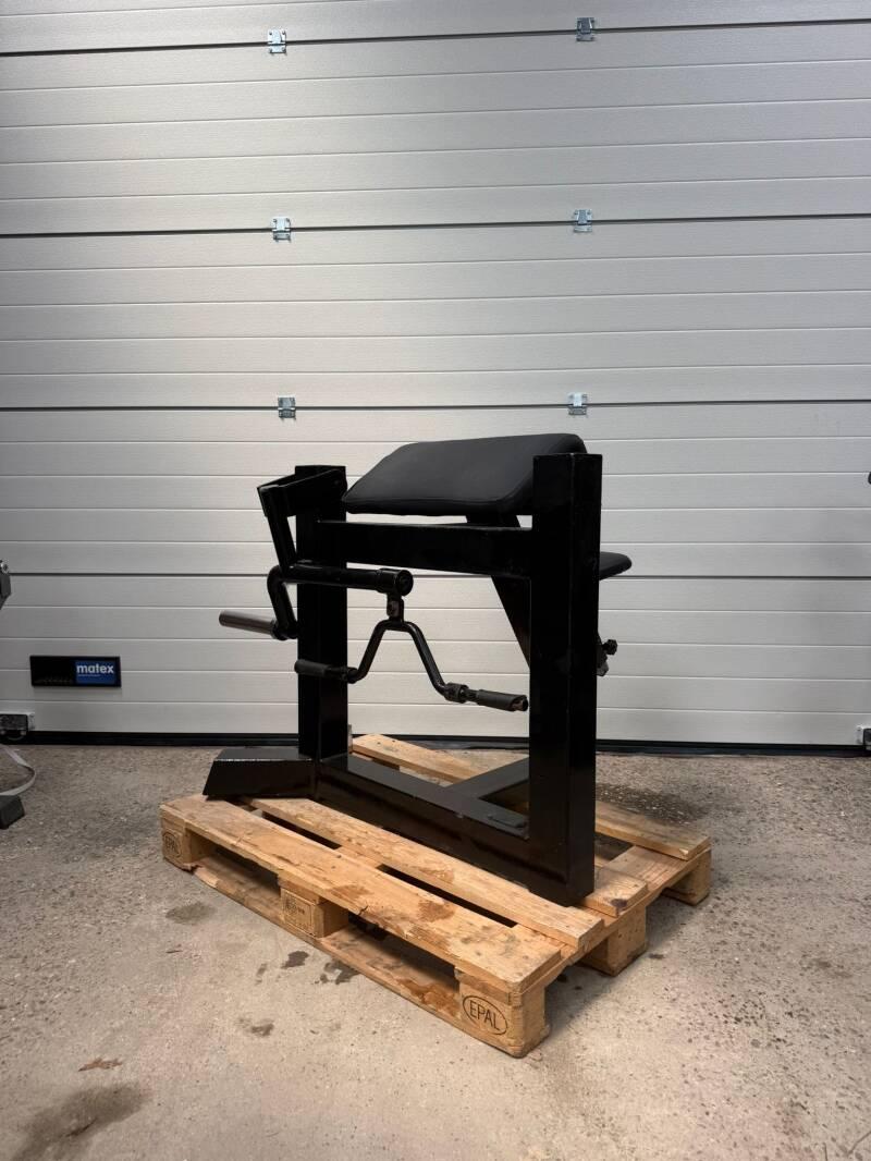 Plate loaded bicep machine/ bizeps/ bizep/