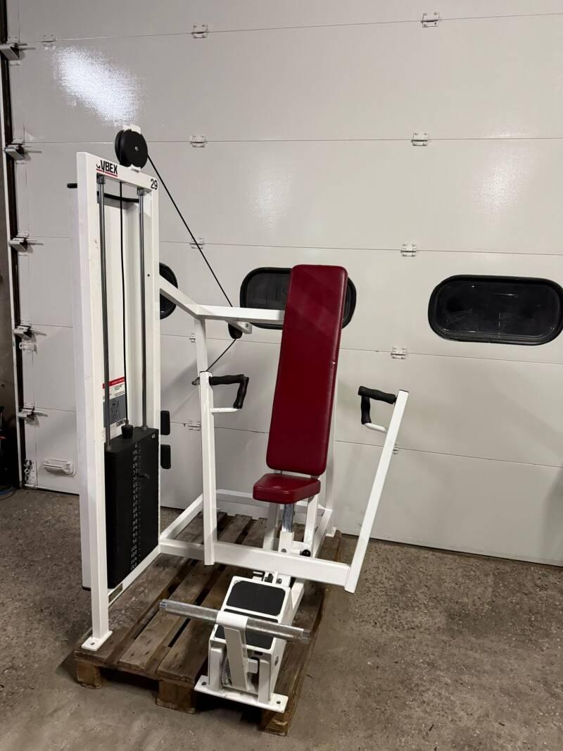 Cybex chest press / borst / fitness / feet support