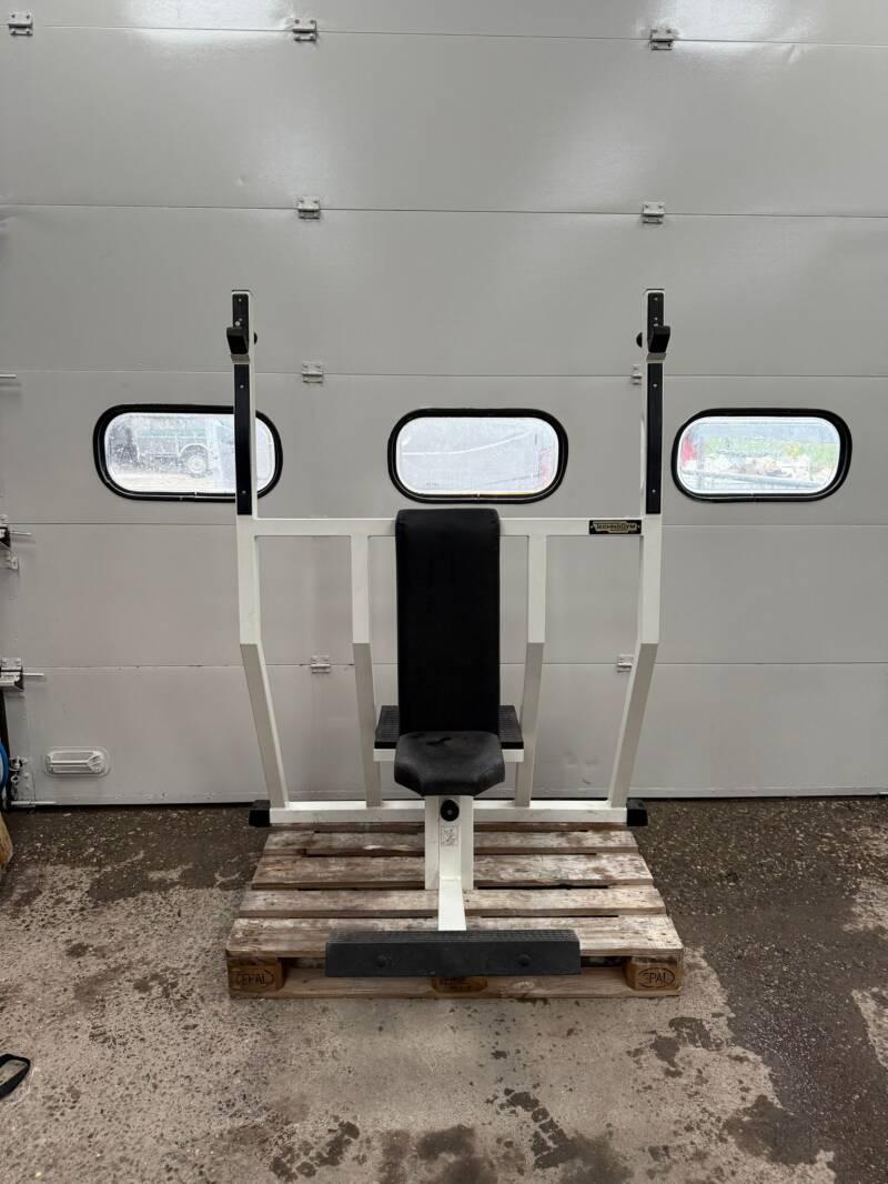 Technogym Isotonic schoulderbench/ military press