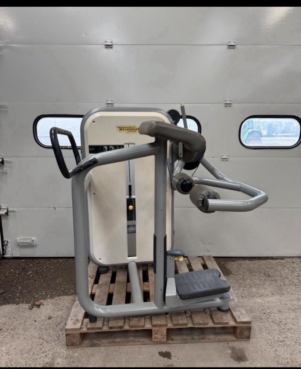 Technogym element line glute kickback / gluteus