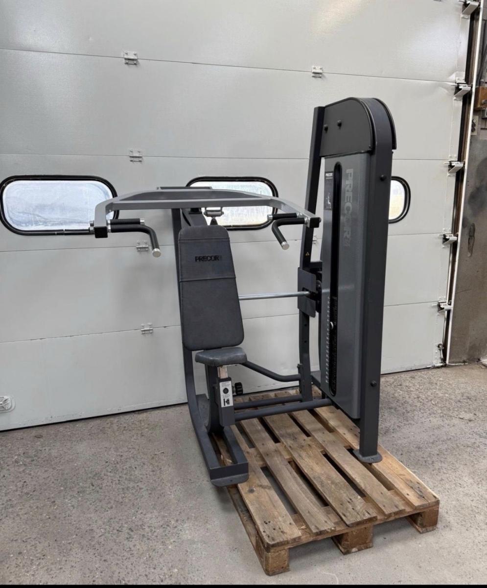 Precor shoulder press machine / fitness / gym