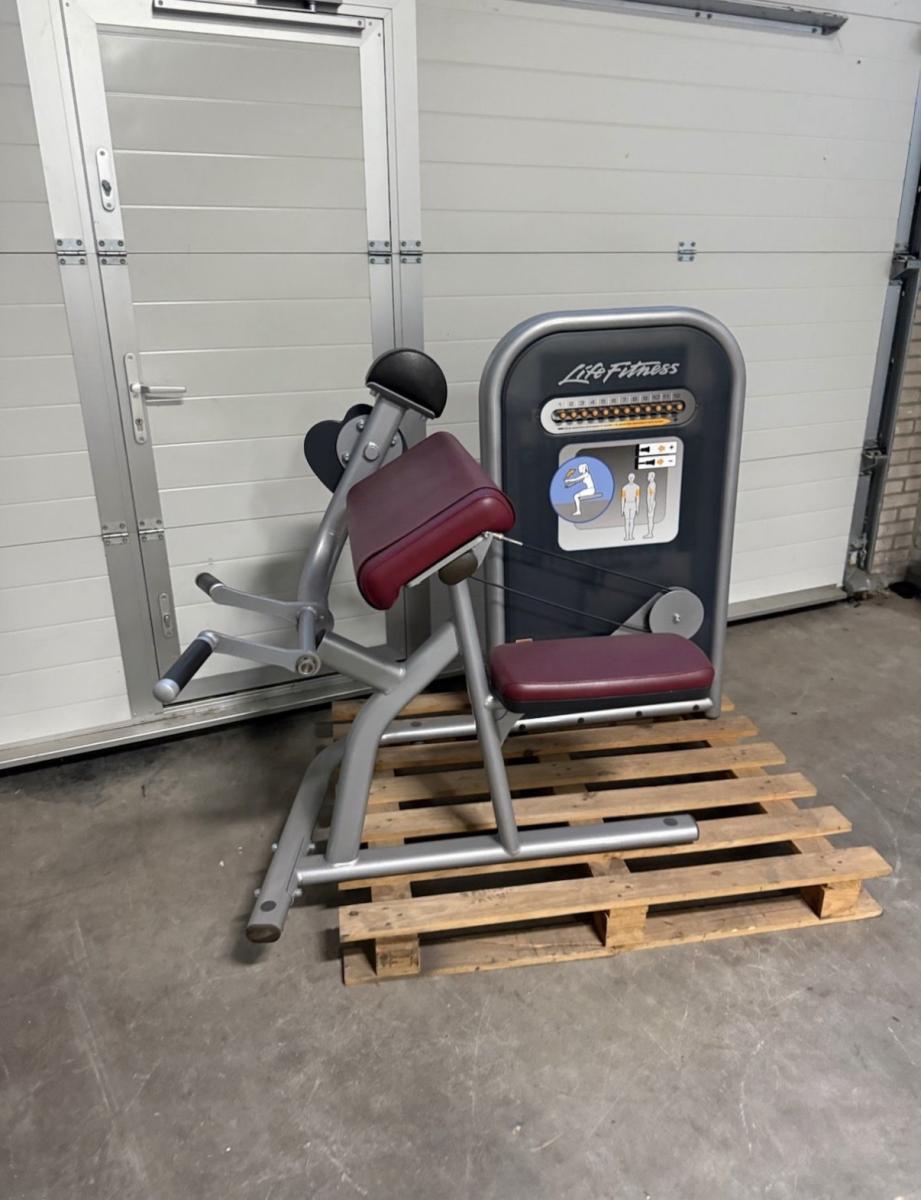 Life fitness circuit bicep curl / biceps / preacher curl