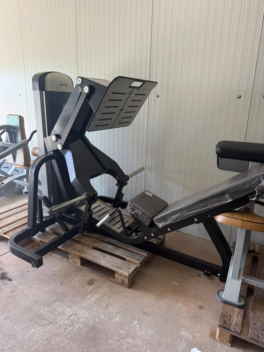 Plate loaded leg press / squat press / fitness